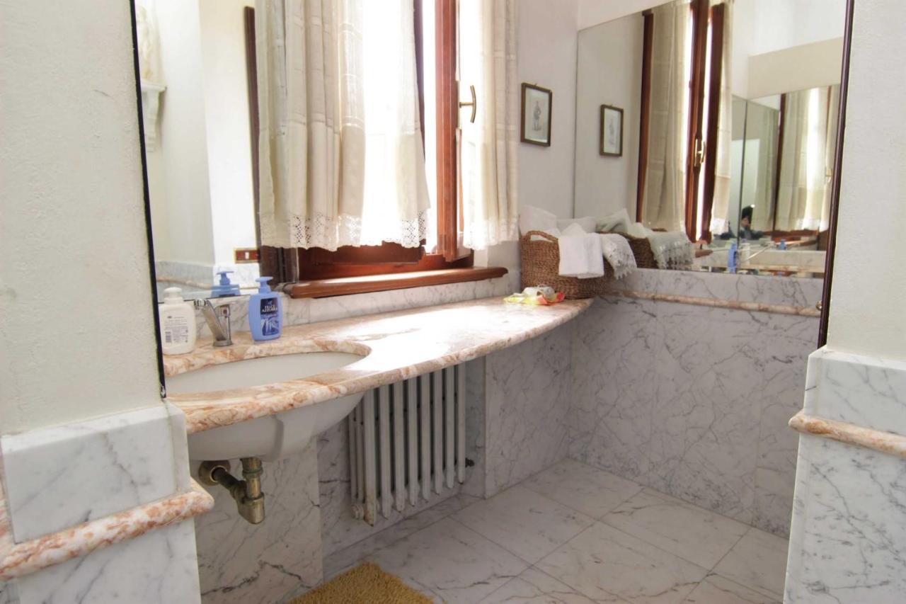 מרינה די קררה L'Arrocco Bed And Breakfast מראה חיצוני תמונה